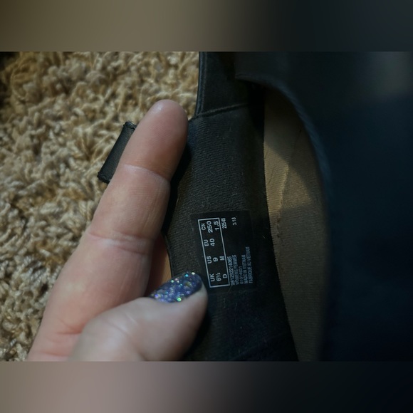 Clarks black heeled size 9 womens slip ons - Picture 4 of 5